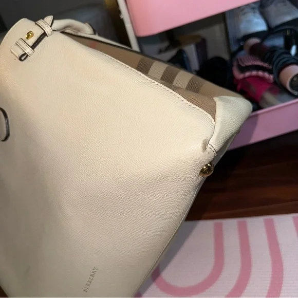 Burberry Beige Leather bag